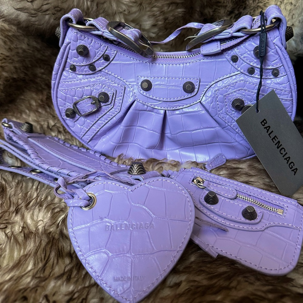 ESTATE SALE (BALENCIAGA CROSSBODY)